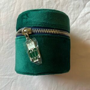 NIB La Mer Velvet Emerald Green Cylindrical Regimen Case
